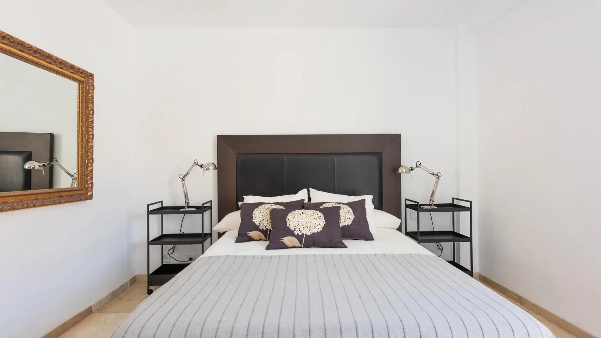 Remo Carihuela A Pie De Playa Parking Privado location